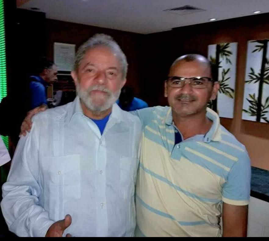 Gilvan ao lado do presidente Lula.